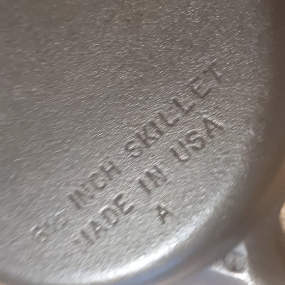 Vintage Unmarked Wagner Cast Iron Skillet, #3 - Picture 11 of 12